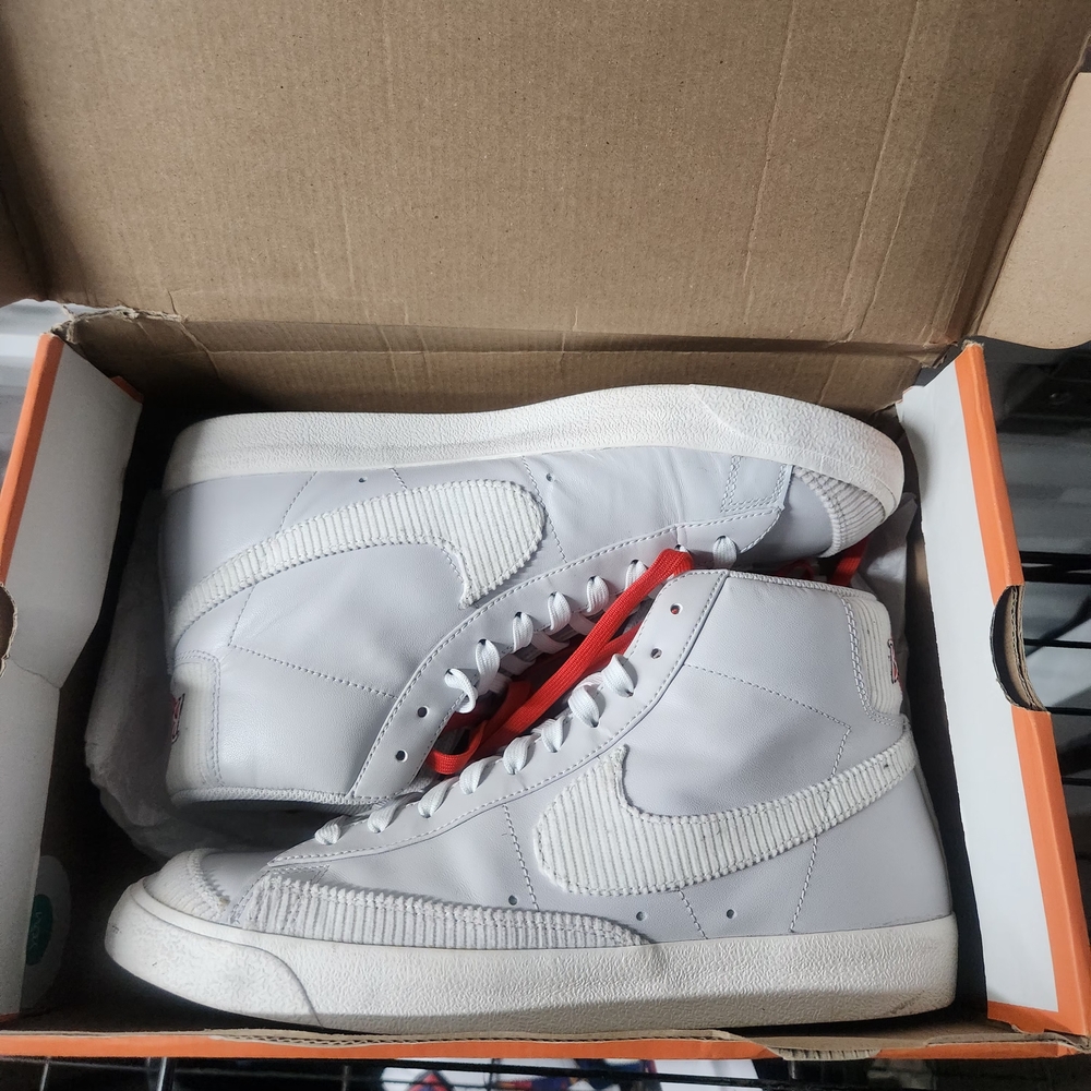 Nike BLAZER MID '77 EMB SIZE 10M